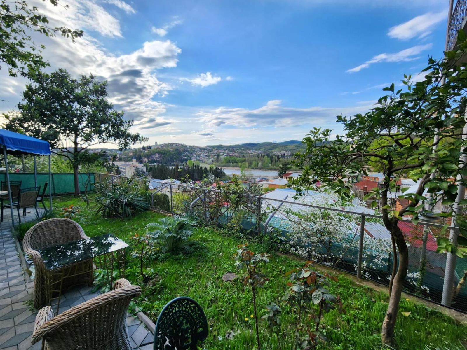 Hotel Veranda Koetaisi Buitenkant foto