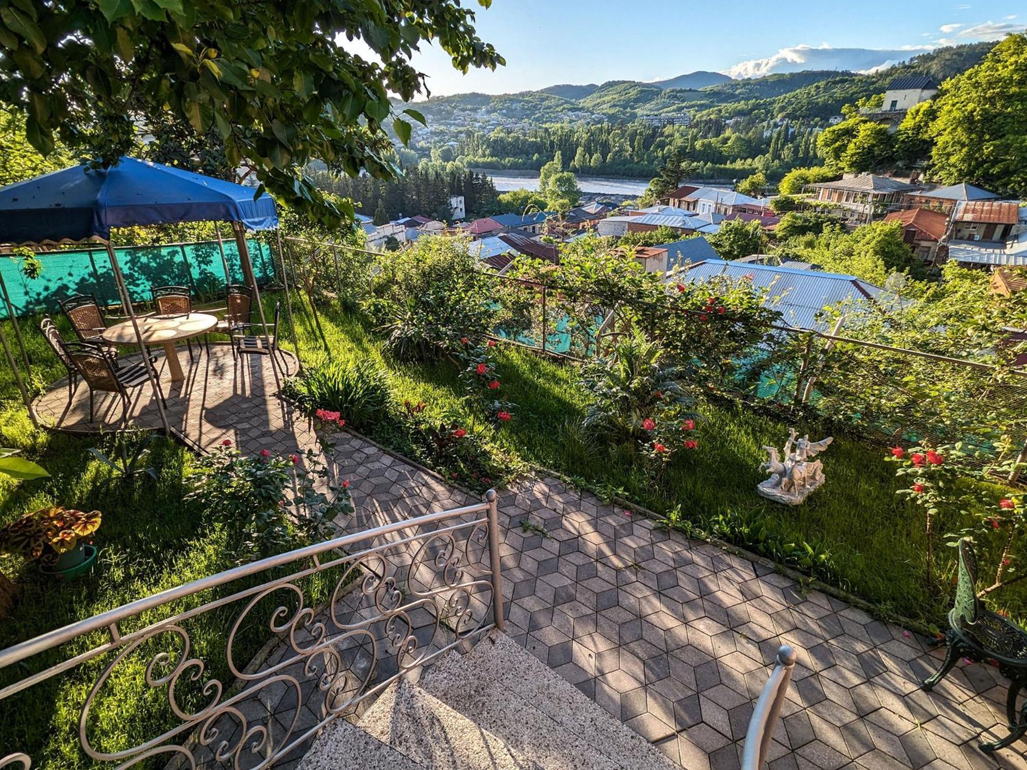 Hotel Veranda Koetaisi Buitenkant foto